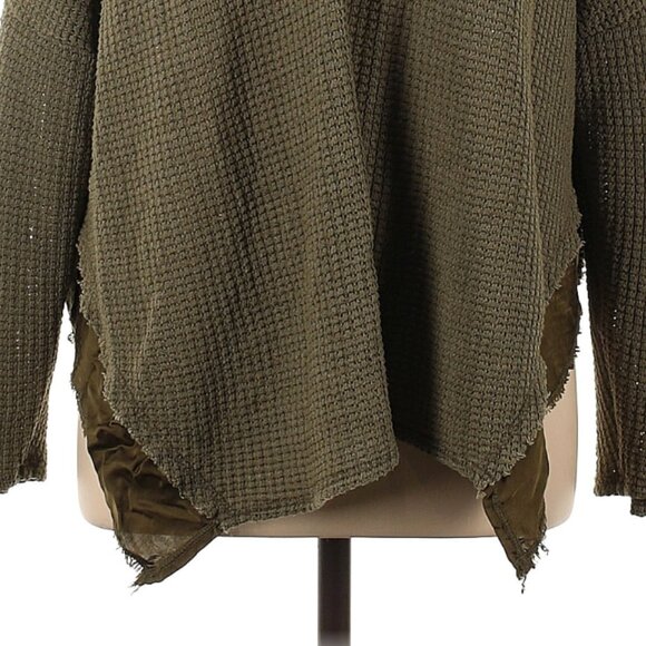 XCVI Size M Lightweight Rayon Blend V Neck Green Thermal top Awesome and Fun! - Picture 2 of 5